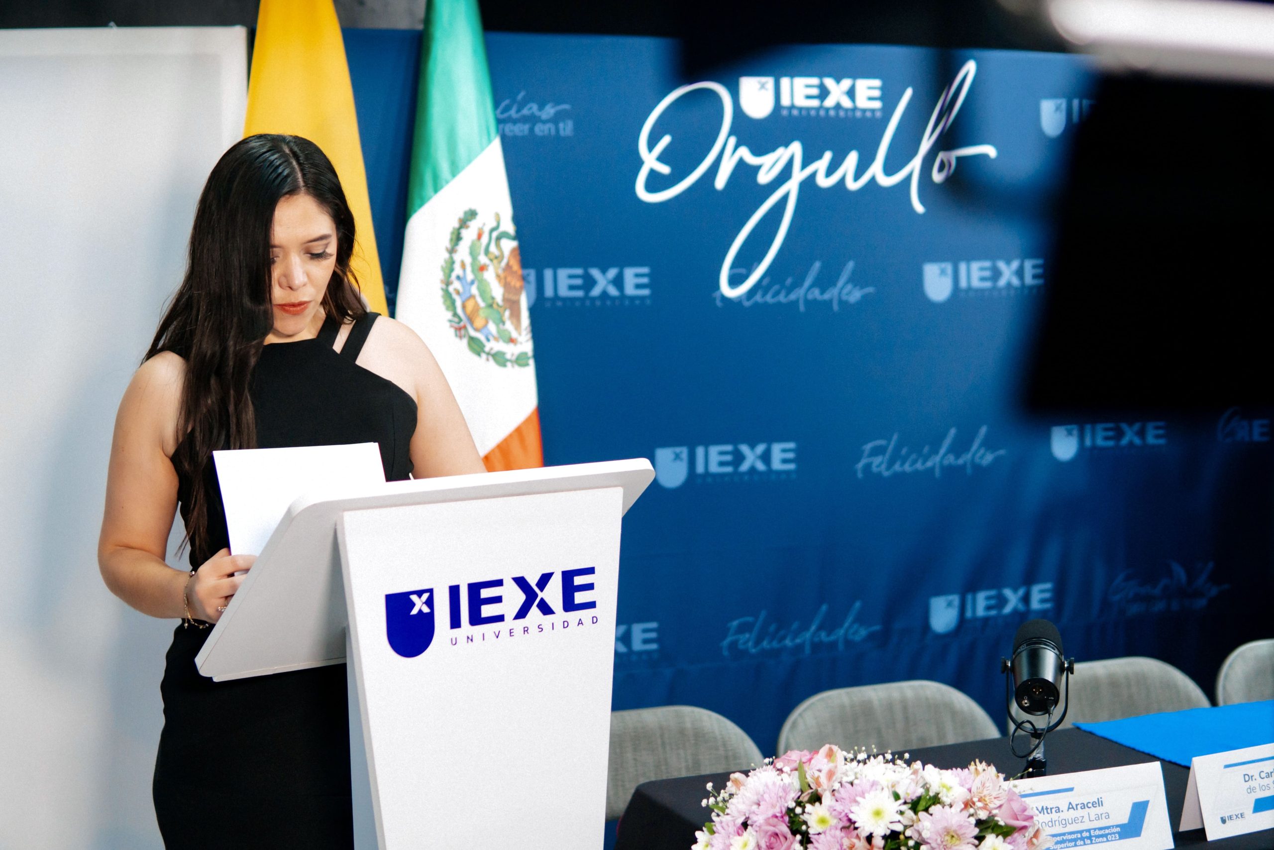 IEXE Universidad celebra la toma de protesta de 198 alumnos